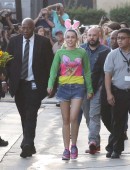 Miley-Cyrus-Arriving-at-Jimmy-Kimmel-Live-2