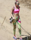 Miley-Cyrus-Hiking-957