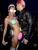 Miley-Cyrus-at-2015-MTV-Video-Music-Awards-1002