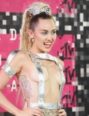 Miley-Cyrus-at-2015-MTV-Video-Music-Awards-984