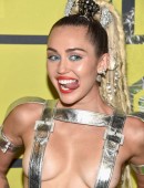 Miley-Cyrus-at-2015-MTV-Video-Music-Awards-985
