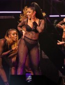 Nicki-Minaj-Performing-on-Pinkprint-Tour-in-Vancouver-Canada-10