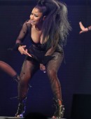 Nicki-Minaj-Performing-on-Pinkprint-Tour-in-Vancouver-Canada-13