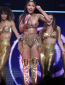 Nicki-Minaj-Performing-on-Pinkprint-Tour-in-Vancouver-Canada-6