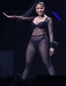 Nicki-Minaj-Performing-on-Pinkprint-Tour-in-Vancouver-Canada-7