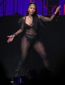 Nicki-Minaj-Performing-on-Pinkprint-Tour-in-Vancouver-Canada-9