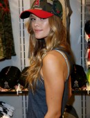 Nina-Agdal-New-Era-Cap-Store-Opening-15