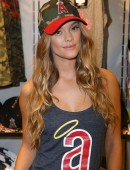 Nina-Agdal-New-Era-Cap-Store-Opening-2