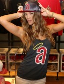 Nina-Agdal-New-Era-Cap-Store-Opening-3