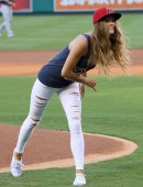 Nina-Agdal-New-Era-Cap-Store-Opening-5