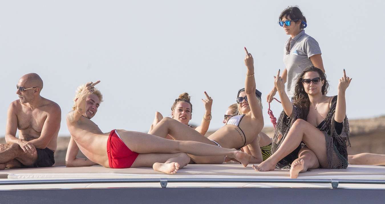 Rita-Ora-in-Bikini-101