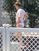 Amber-Heard-in-Bikini-Bottoms-8