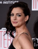 Anne-Hathaway-at-The-Intern-NY-Premiere-5