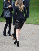 Cara-Delevingne-at-Burberry-Womenswear-LFW-13