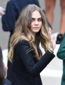 Cara-Delevingne-at-Burberry-Womenswear-LFW-15