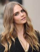 Cara-Delevingne-at-Burberry-Womenswear-LFW-7