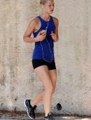 Claire-Danes -Jogging-Brentwood-14