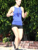 Claire-Danes -Jogging-Brentwood-15