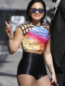 Demi-Lovato-Performing-at-Jimmy-Kimmel-Live-in-Hollywood-9