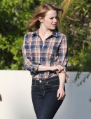 Emma-Stone-Set-of-La-La-Land-Pasedena-6