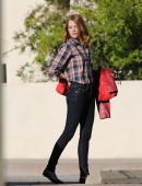 Emma-Stone-Set-of-La-La-Land-Pasedena-7