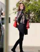 Emma-Stone-Set-of-La-La-Land-Pasedena-9