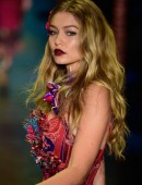 Gigi-Hadid-at-Anna-Sui-Spring-2016-Fashion-Show-at-NYFW-4