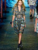 Gigi-Hadid-at-Anna-Sui-Spring-2016-Fashion-Show-at-NYFW-5