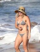 Hilary-Duff-in-Bikini-in-Hawaii-6