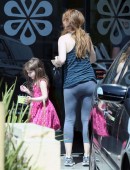Isla-Fisher-Booty-in-Tights-3