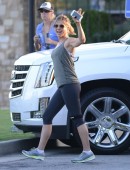 Jennifer-Aniston-on-the-Set-of-Mother’s-Day-in-Atlanta-5