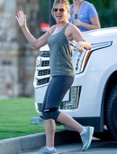 Jennifer-Aniston-on-the-Set-of-Mother’s-Day-in-Atlanta-7