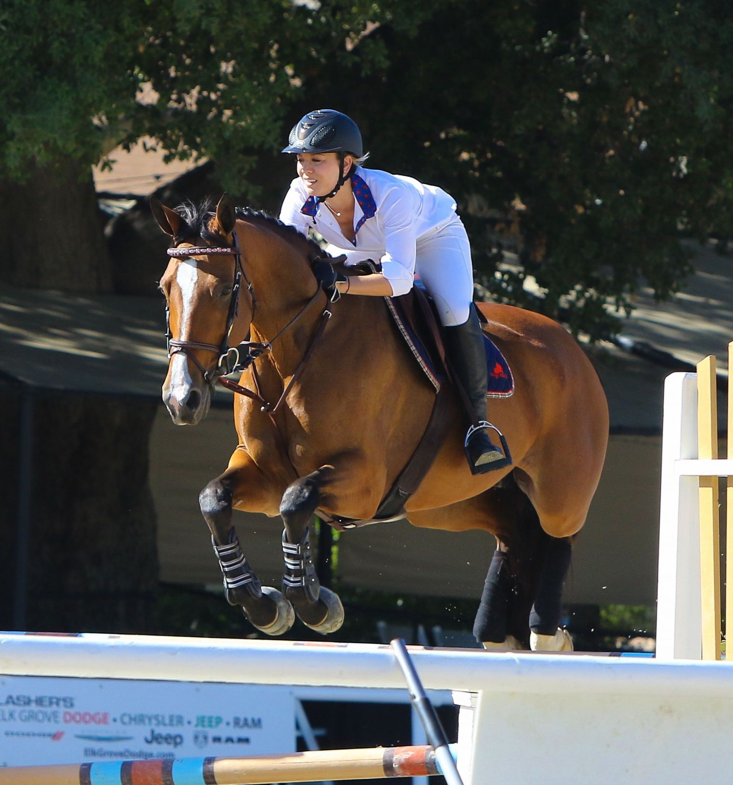 Kaley-Cuoco-at-Flintridge-Riding-Horse-10