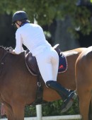Kaley-Cuoco-at-Flintridge-Riding-Horse-13