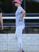 Kaley-Cuoco-at-Flintridge-Riding-Horse-2