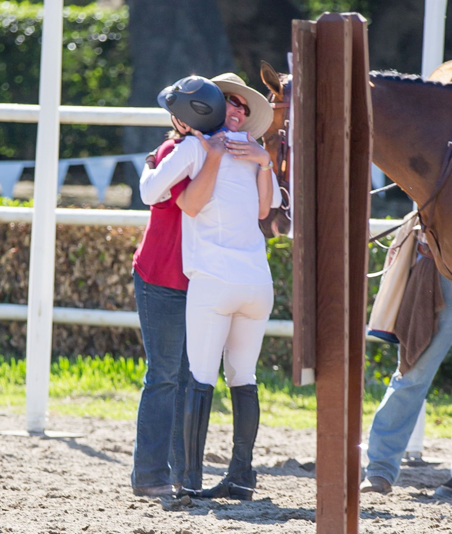 Kaley-Cuoco-at-Flintridge-Riding-Horse-7
