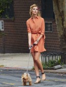 Karlie-Kloss-Walking-Her-Dog-in-NYC-2