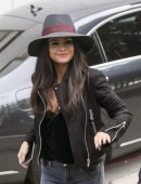 Selena-Gomez-in-Tight-Jeans-607