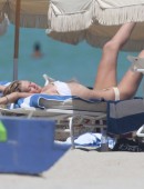 Toni-Garrn-in-Bikini-10