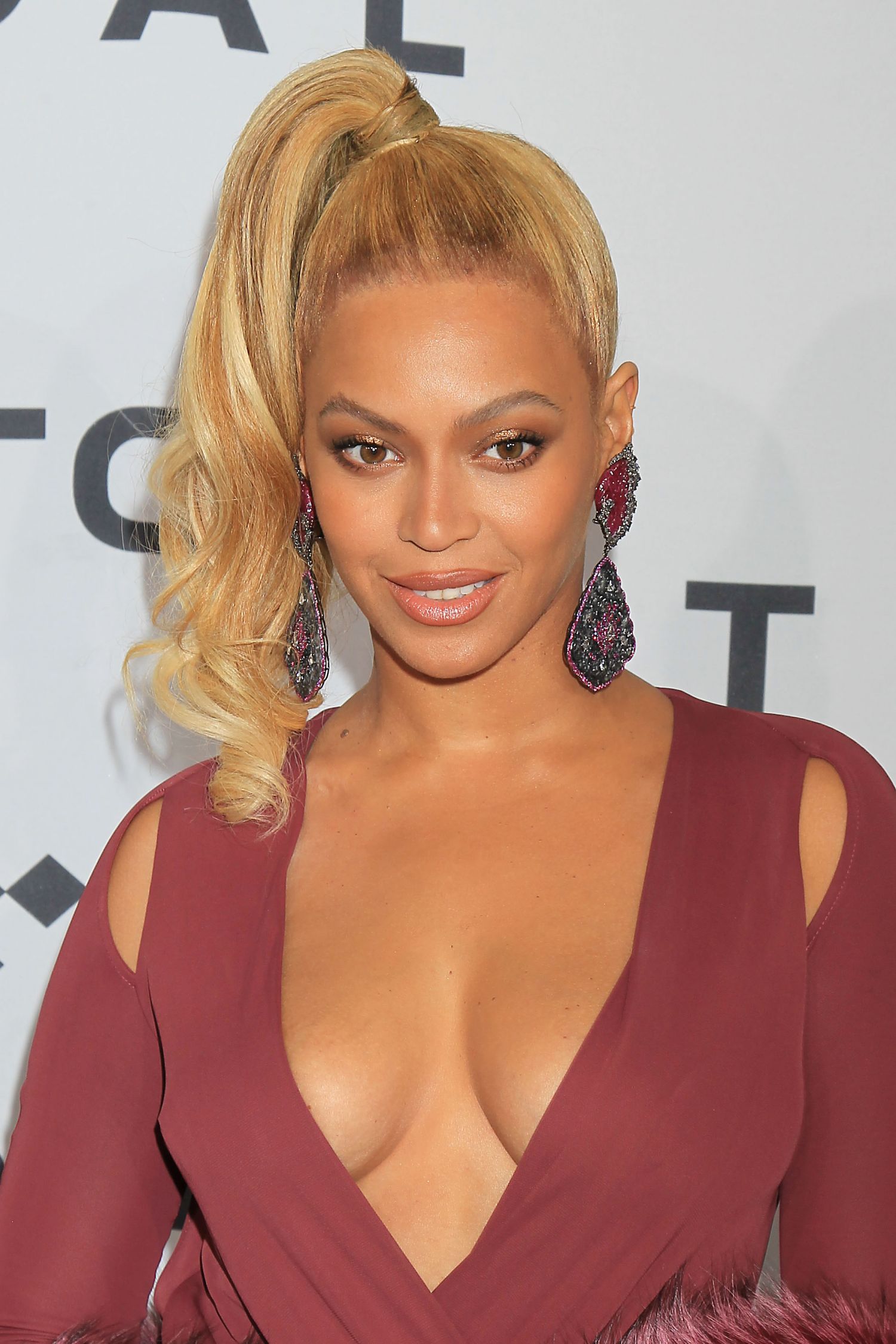 Beyonce-Knowles-at-TIDAL-X-1020-Amplified-by-HTC-in-Brooklyn-NY-9