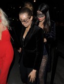 Cara-Delevingne-and-Kendall-Jenner-205