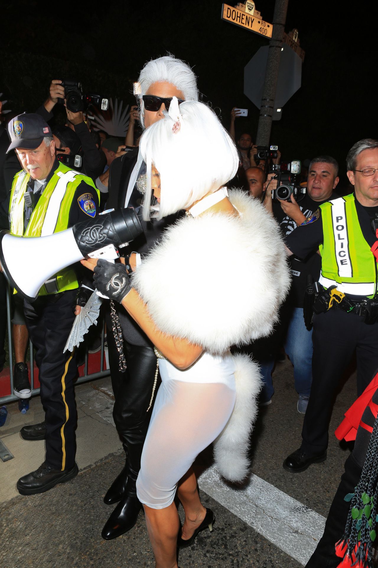 Fergie-Casa-Tequila-Halloween-Party-in-Beverly-Hills-3