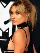 Hailey-Baldwin-at-2015-MTV-European-Music-Awards-5