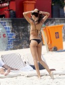 Izabel-Goulart-in-Bikini-7