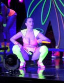 Katy-Perry-at-Prismatic-Concert-in-San-Juan-4