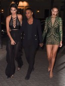 Kendall-Jenner-and-Gigi-Hadid-910