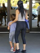 Kourtney-Kardashian-Booty-in-Tights-301