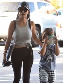 Kourtney-Kardashian-Booty-in-Tights-304