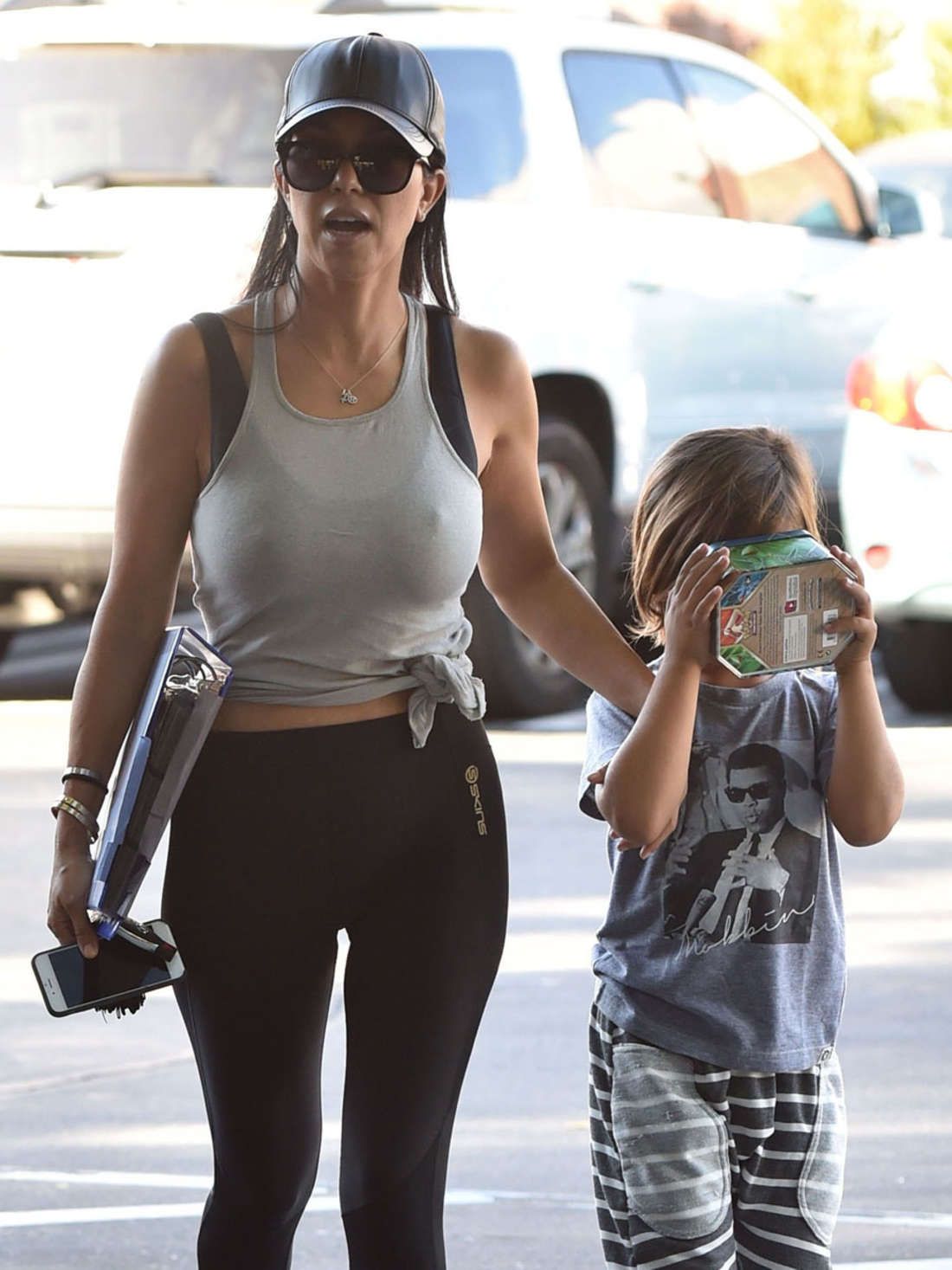 Kourtney-Kardashian-Booty-in-Tights-304