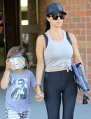 Kourtney-Kardashian-Booty-in-Tights-305